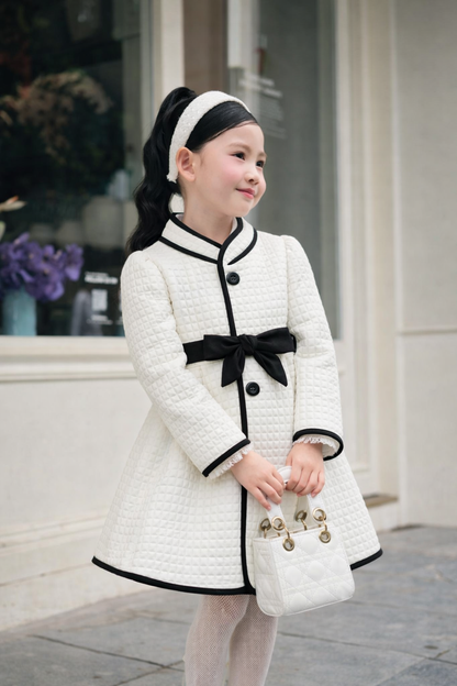 Le Cocon – Quilted Coat for Children
Black & Ivory Contrast · Timeless French Design