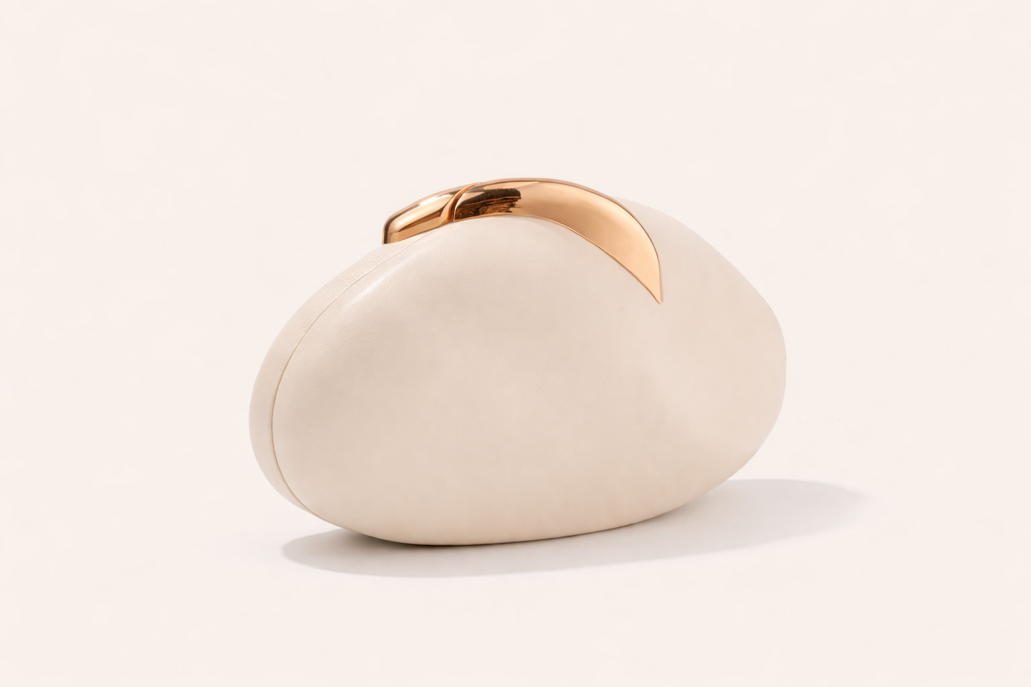 ETRIN A sculptural evening piece.