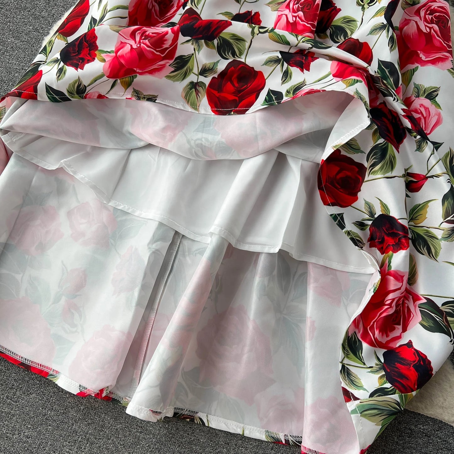 Robe Jardin d’Été – Silhouette Fleurie