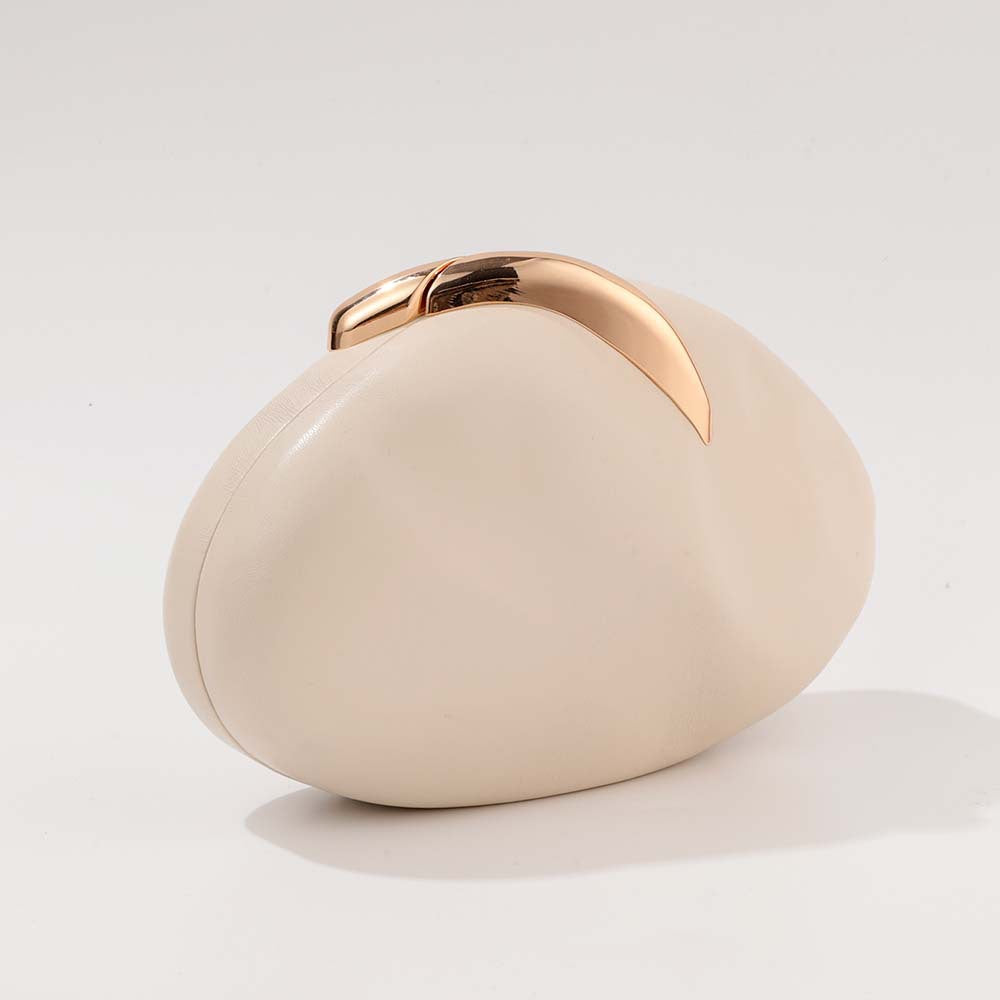 ETRIN A sculptural evening piece.