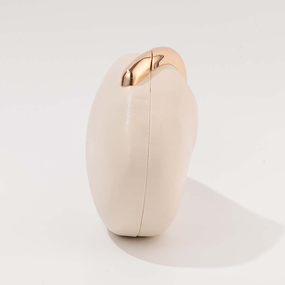 ETRIN A sculptural evening piece.