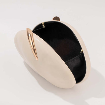 ETRIN A sculptural evening piece.