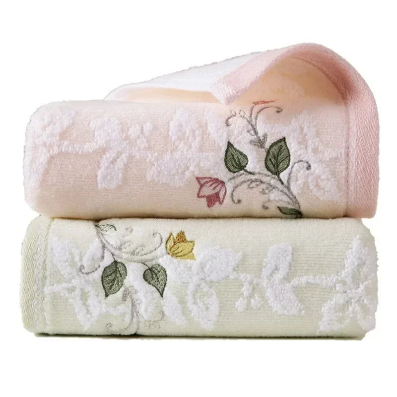 Serviette Fleur de MaisonHand Towel — Château Élégance