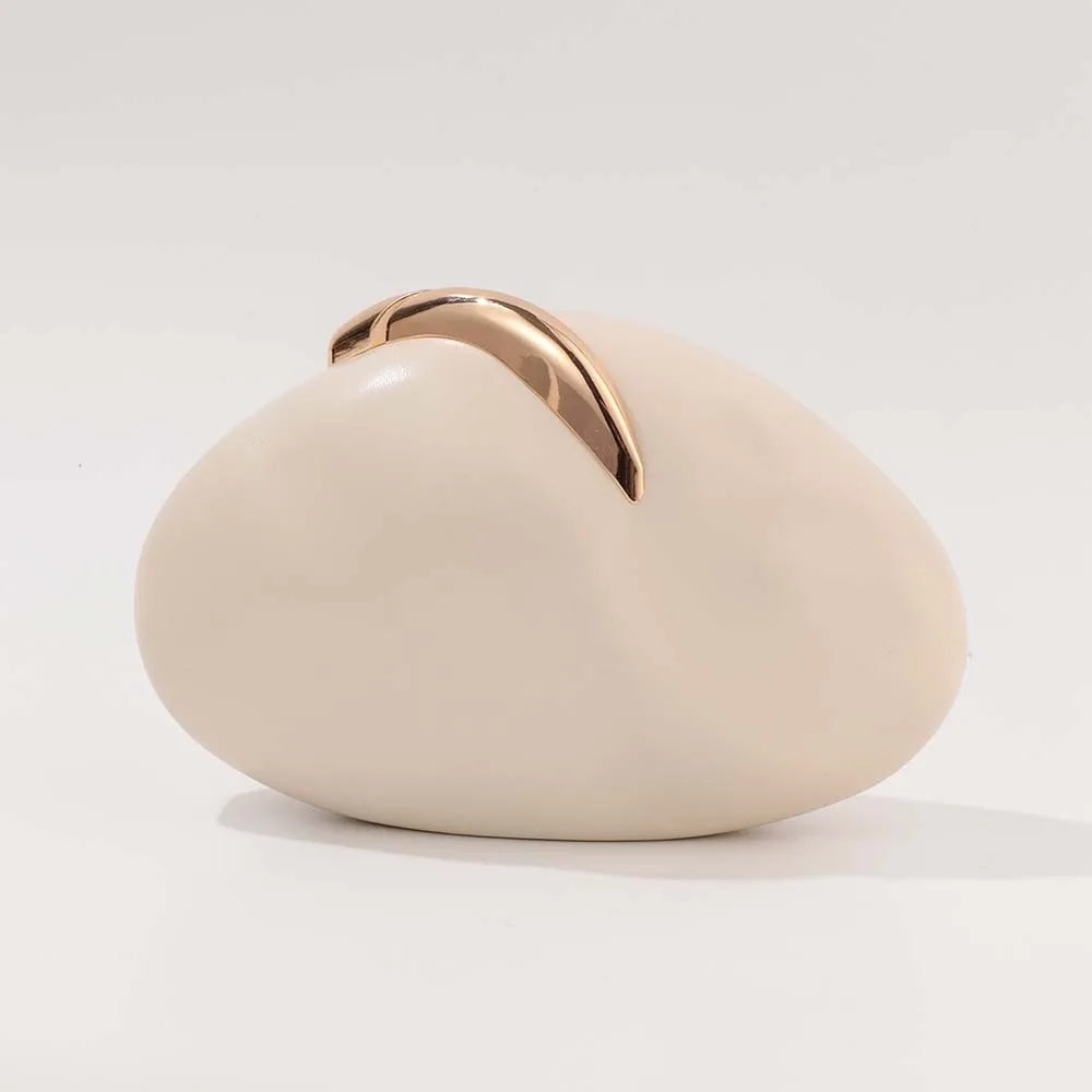 ETRIN A sculptural evening piece.