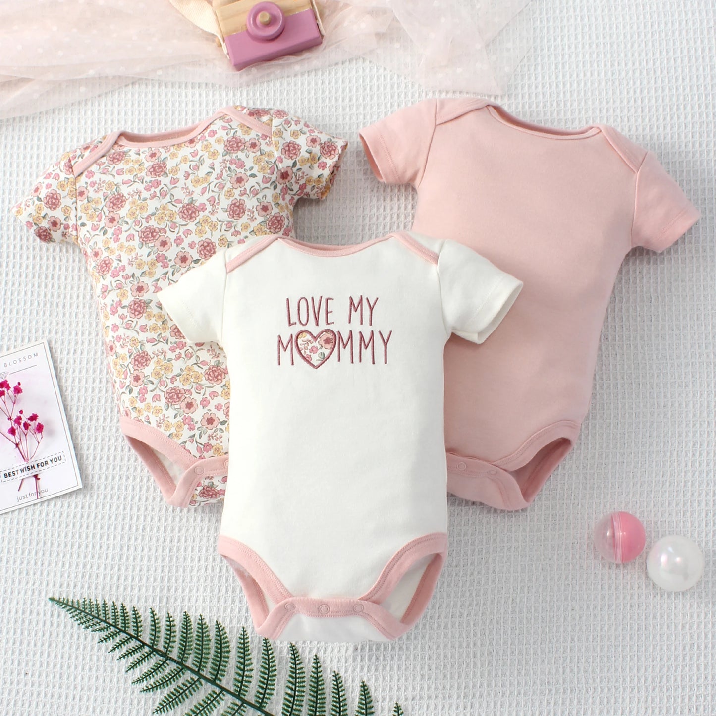 Éléphant d’Été – Three-Piece Baby Bodysuit Set
A refined summer essential for newborn girls.