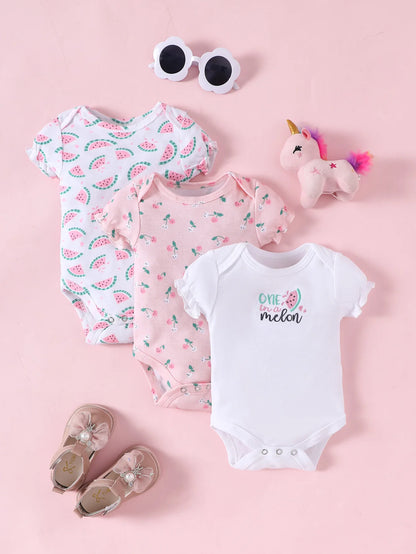 Éléphant d’Été – Three-Piece Baby Bodysuit Set
A refined summer essential for newborn girls.