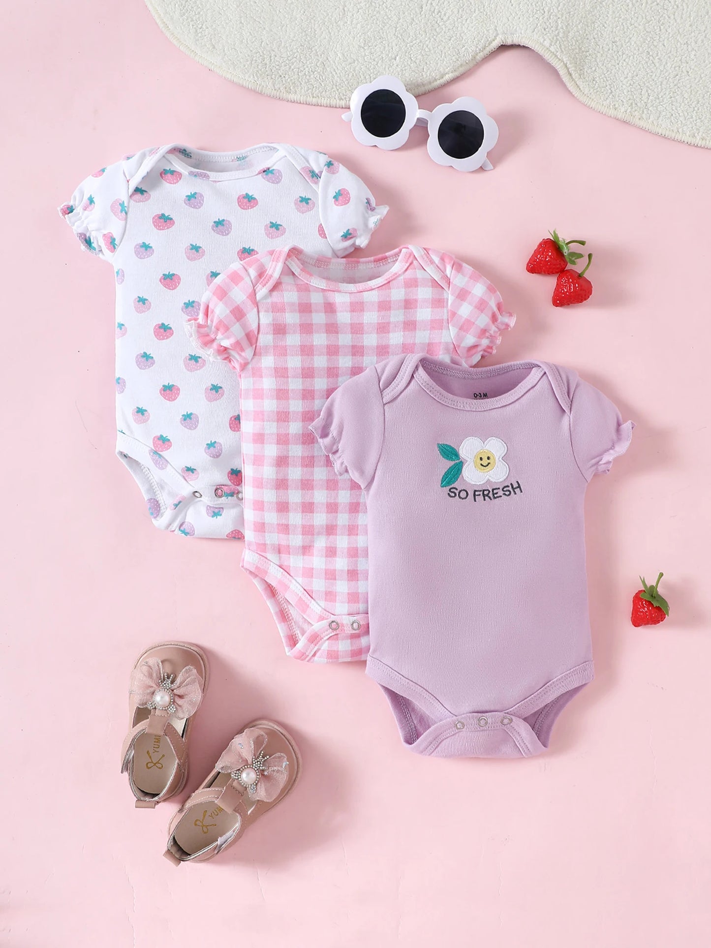 Éléphant d’Été – Three-Piece Baby Bodysuit Set
A refined summer essential for newborn girls.