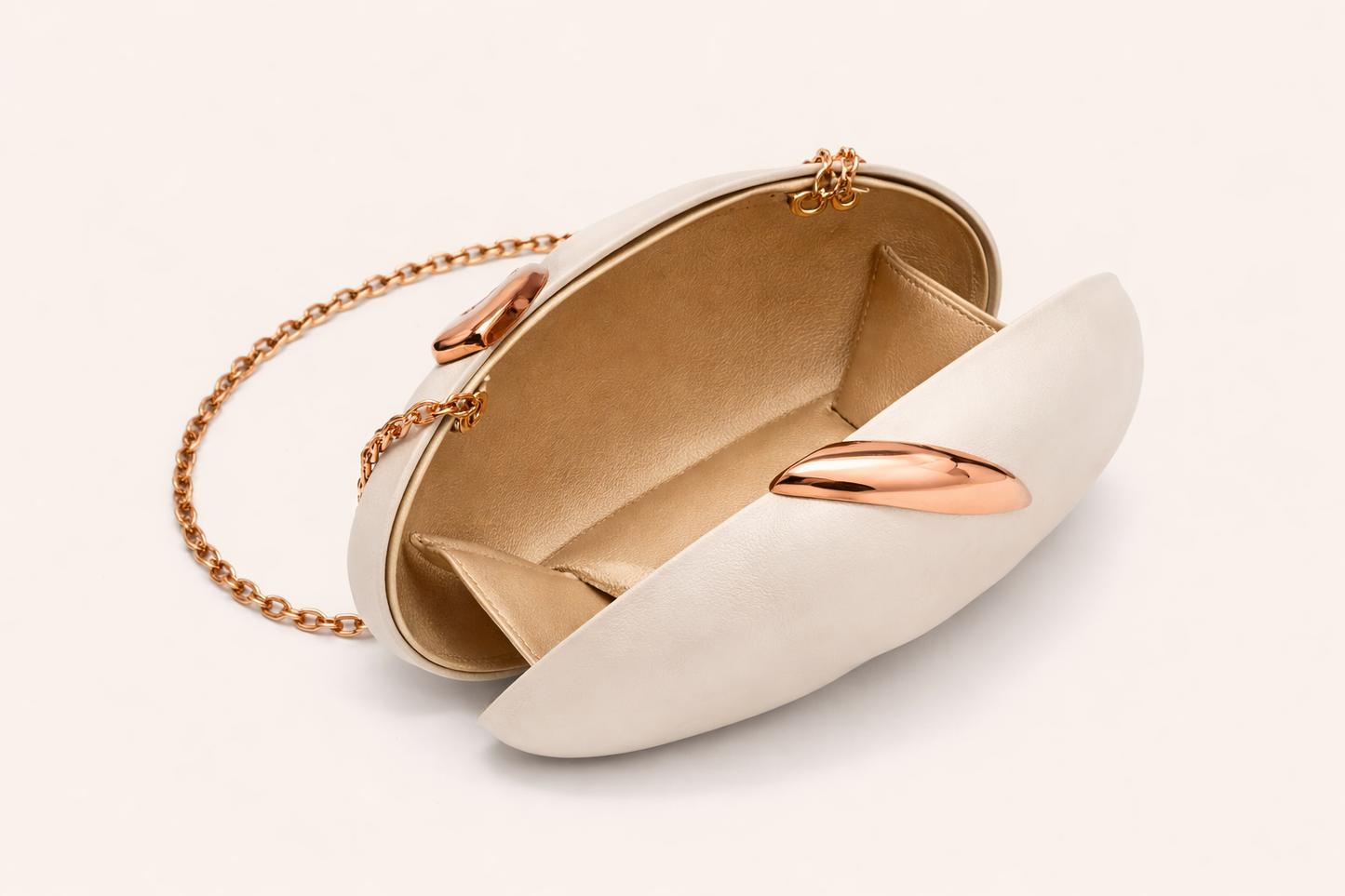 ETRIN A sculptural evening piece.